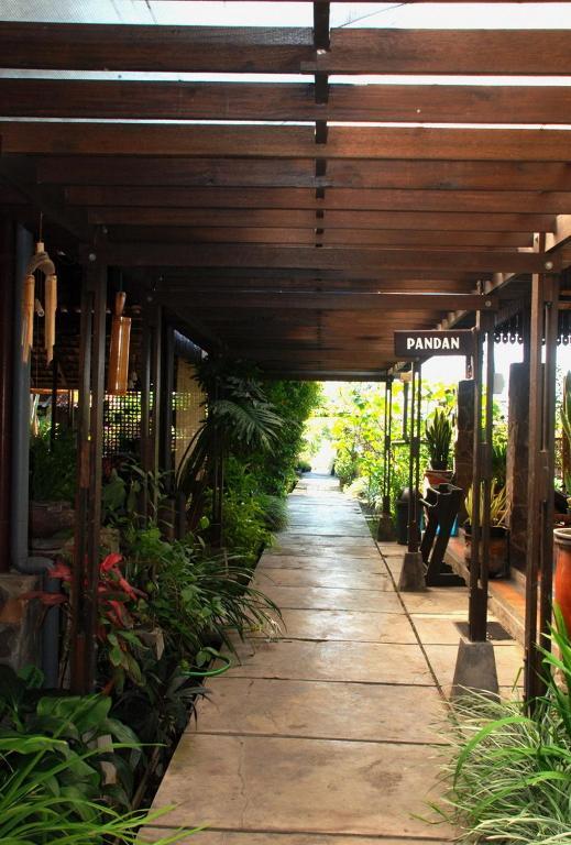 De Daunan Boutique Guesthouse, Gallery & Garden Malang Zewnętrze zdjęcie